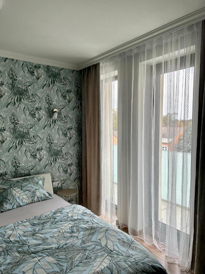 Becca'S Downtown Apartment With Private Parking Орадя Экстерьер фото